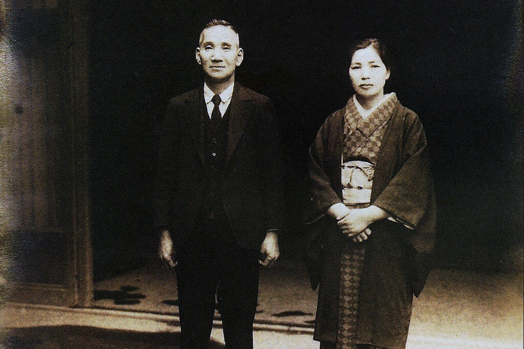 04_Shigezo_Sandai&Wife_4 三代繁蔵とその妻ハル